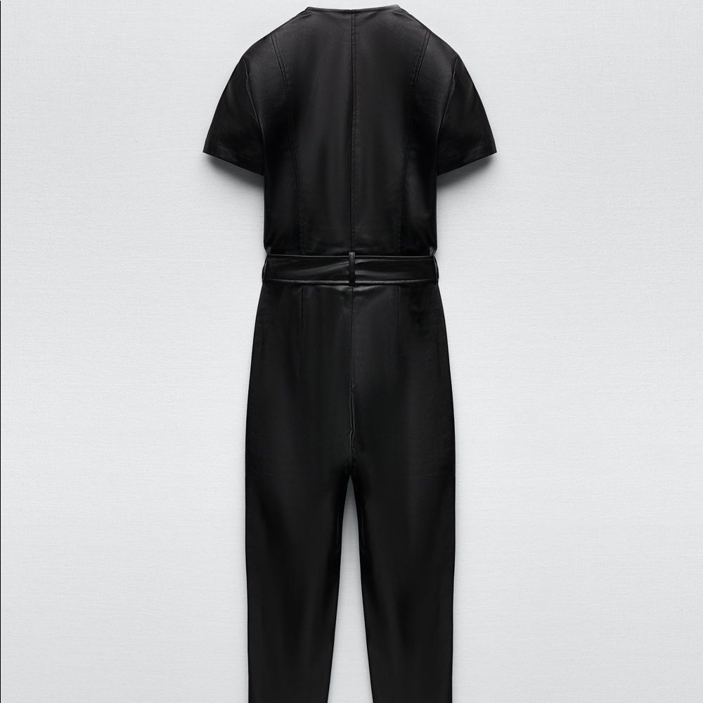 Zara ZIPPERED FAUX LEATHER V-Neck Short Sleeve JUMPSUIT Black Size S NEW - Picture 8 of 8